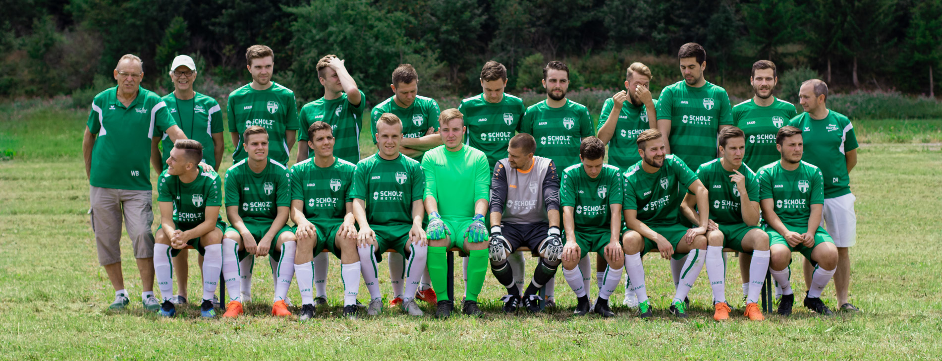 Fcb_erste_teamfoto_2018_ungestellt_header - FC Brigachtal E.V.